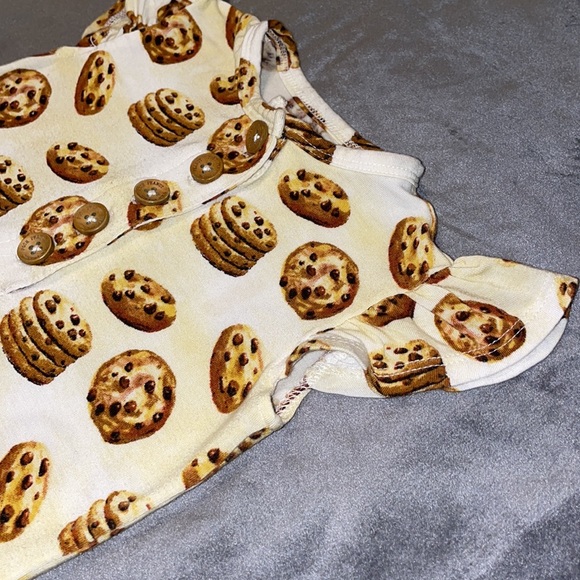 Posh Peanut Chip 12/18 Mnth Ruffle Butt Cap Sleeve Romper Milk and Cookies - Picture 4 of 13